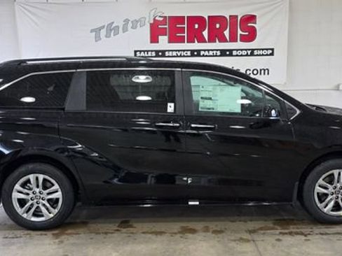 New 2026 Toyota Sienna XLE image 8