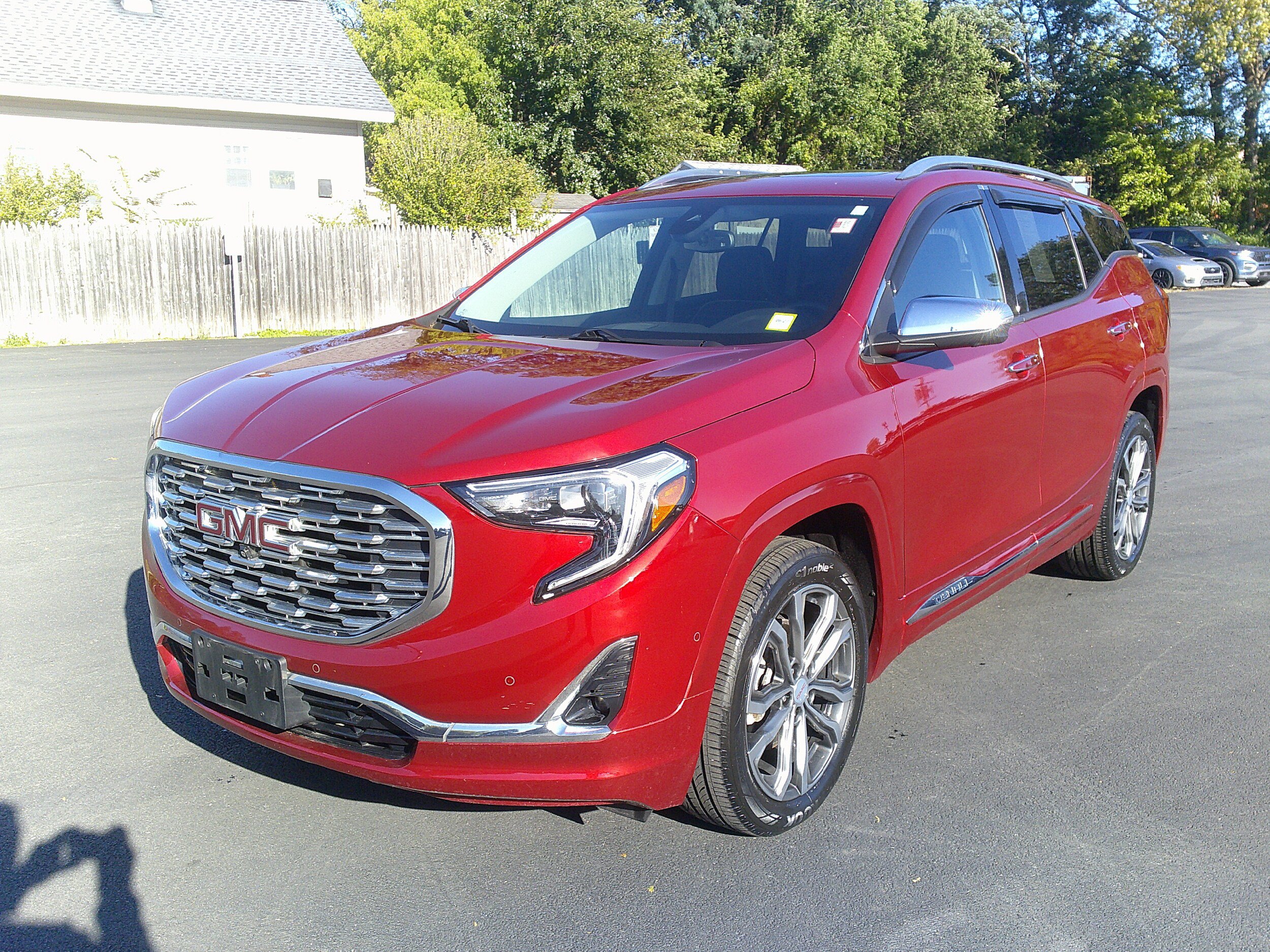 Used 2020 GMC Terrain Denali w/ Denali Premium Package AWD/4WD image 2