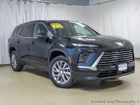Used 2025 Buick Enclave Preferred AWD/4WD image 2