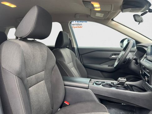 Used 2025 Nissan Rogue SV image 18