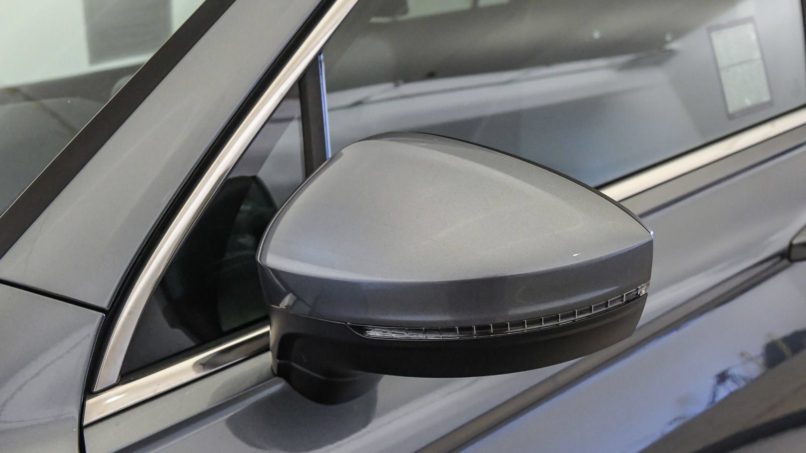 Used 2020 Volkswagen Tiguan SE FWD image 16