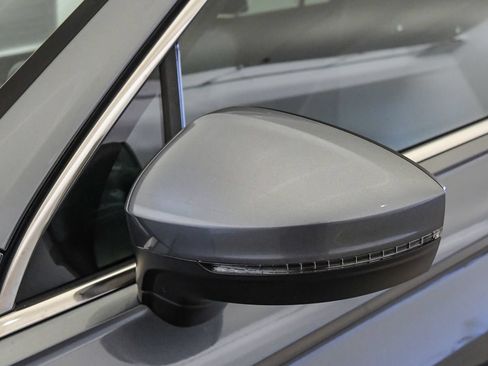 Used 2020 Volkswagen Tiguan SE FWD image 16