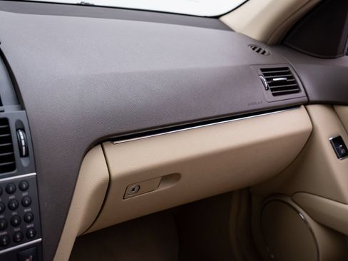 Used 2011 Mercedes-Benz C 300 4MATIC Sedan image 32