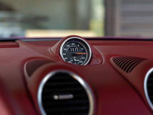Certified 2024 Porsche 718 Cayman S RWD image 33
