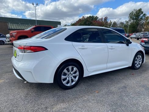 Used 2022 Toyota Corolla LE image 6
