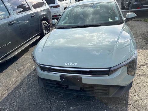 Used 2025 Kia K4 FWD image 2