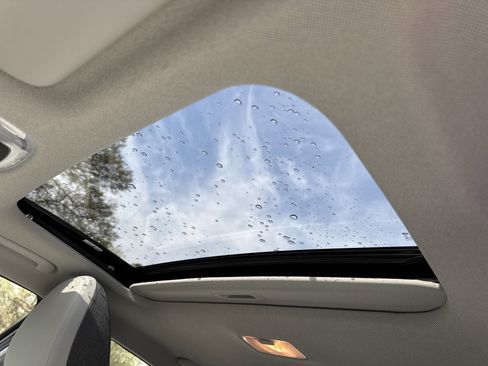 Used 2023 Hyundai Elantra Limited image 31