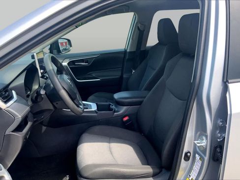 Used 2025 Toyota RAV4 XLE FWD image 8