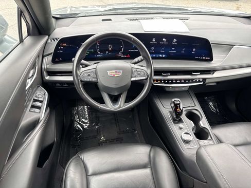 Used 2024 Cadillac XT4 Premium Luxury image 8