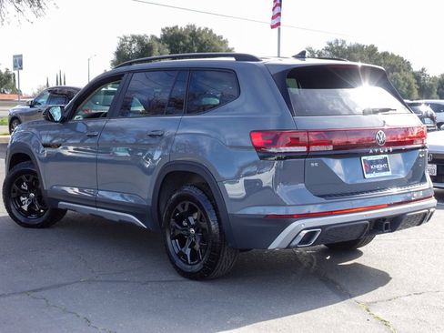 Used 2025 Volkswagen Atlas Peak Edition SE image 9