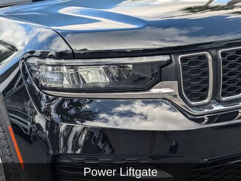 Used 2024 Jeep Grand Cherokee Laredo w/ Luxury Tech Group I image 11