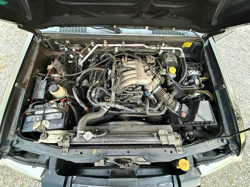 Used 2004 Nissan Frontier XE w/ (PWR) Pwr Pkg image 35