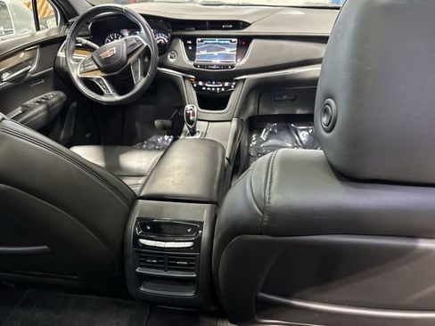 Certified 2019 Cadillac XT5 Platinum image 30
