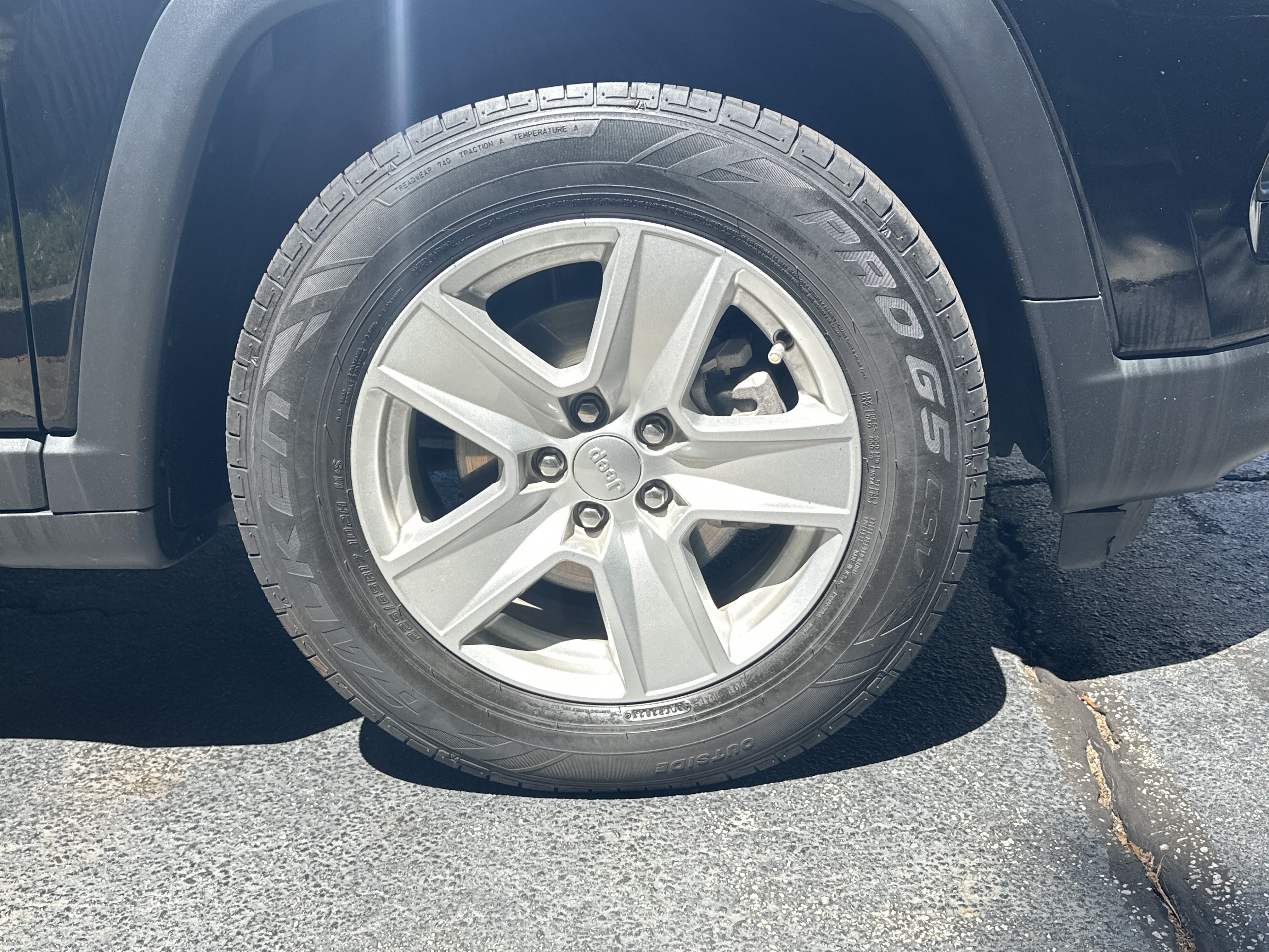 Used 2022 Jeep Compass Latitude FWD image 17