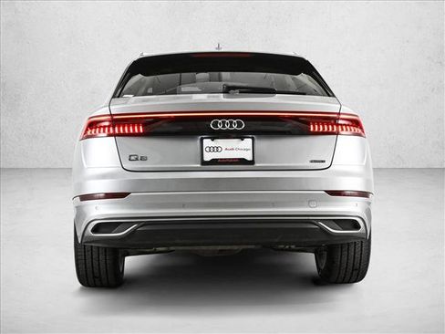 Used 2022 Audi Q8 Premium image 7