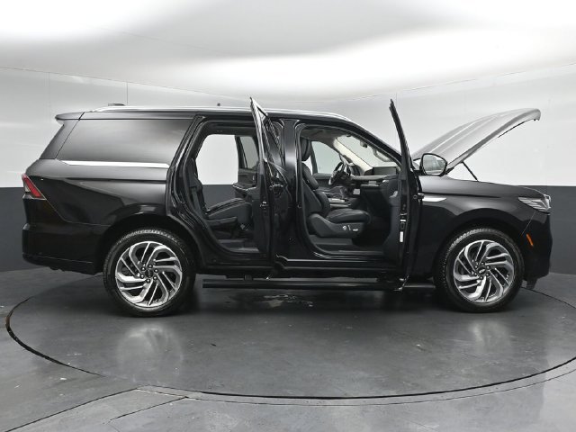 Certified 2025 Lincoln Navigator Reserve AWD/4WD image 61