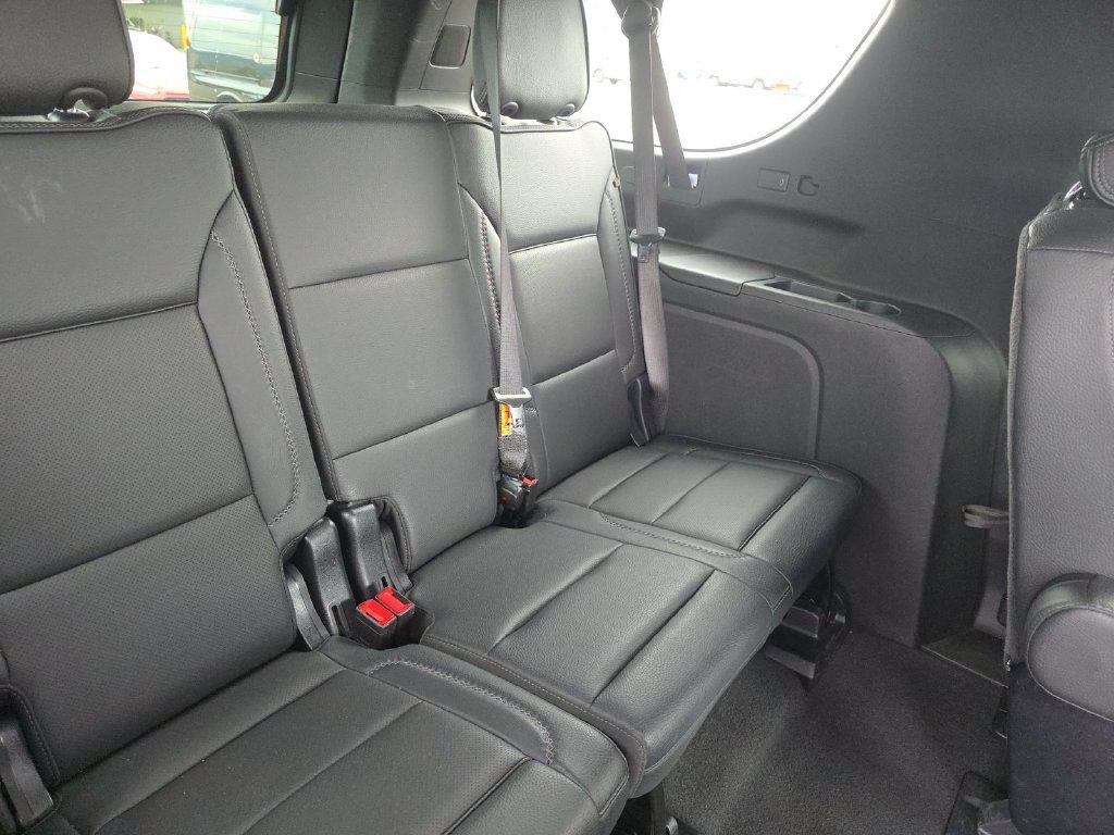 Used 2025 GMC Yukon XL Denali AWD/4WD image 10