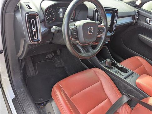 Used 2019 Volvo XC40 T5 Momentum AWD/4WD image 6