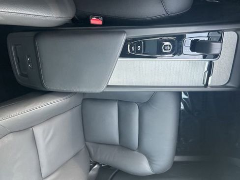 Certified 2025 Volvo XC60 B5 Plus image 26