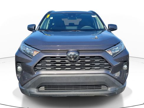 Used 2021 Toyota RAV4 XLE w/ Convenience Package FWD image 2