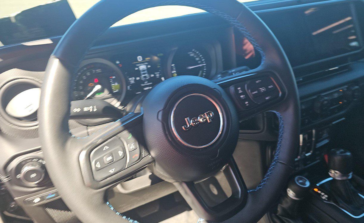 Used 2024 Jeep Wrangler Unlimited Rubicon 4xe w/ Capability Package AWD/4WD image 8
