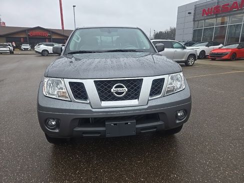 Used 2021 Nissan Frontier SV image 2
