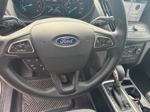 Used 2019 Ford Escape SE FWD image 17
