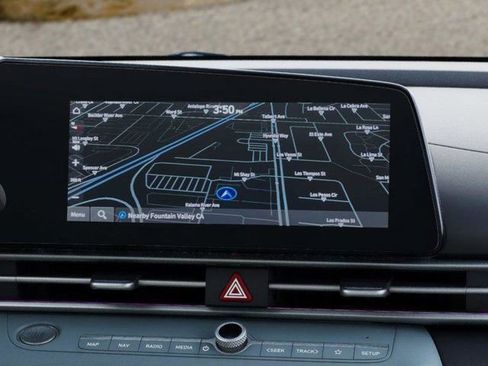 Certified 2025 Hyundai Elantra Limited image 13