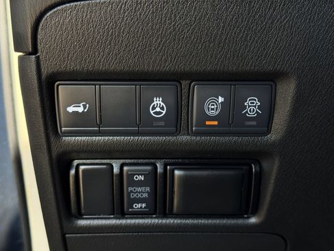 Used 2020 Nissan Armada Platinum w/ Captain's Chairs Package AWD/4WD image 25
