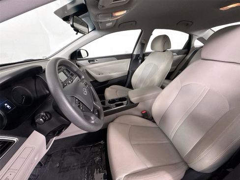 Used 2015 Hyundai Sonata SE w/ Option Group 09 FWD image 3