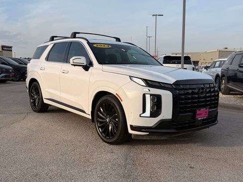 Used 2024 Hyundai Palisade Calligraphy image 3