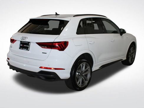 Certified 2025 Audi Q3 2.0T Premium w/ Convenience Package image 10