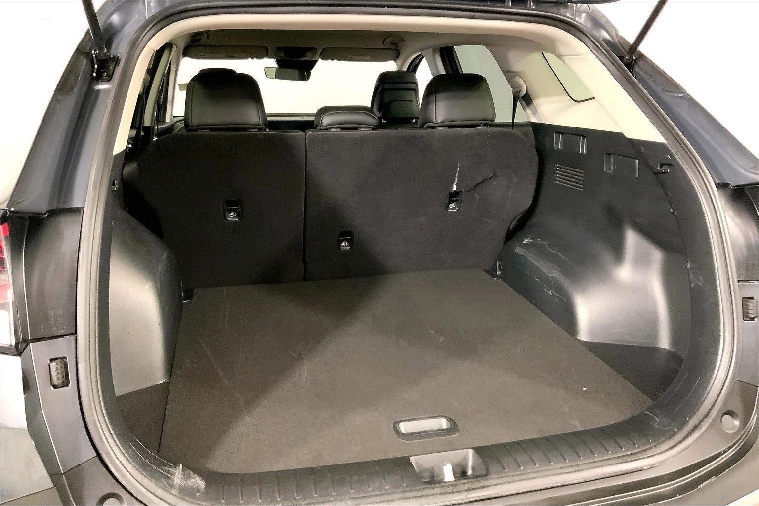 Used 2025 Kia Sportage EX FWD image 4