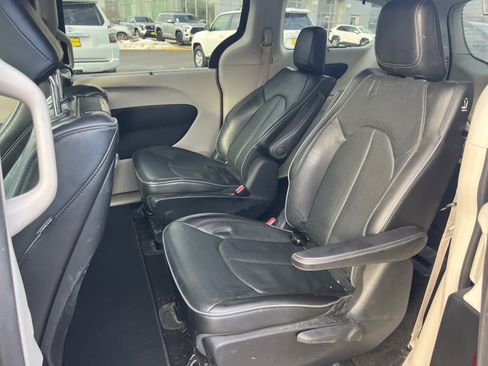 Used 2018 Chrysler Pacifica Limited w/ Advanced Safetytec Group image 10
