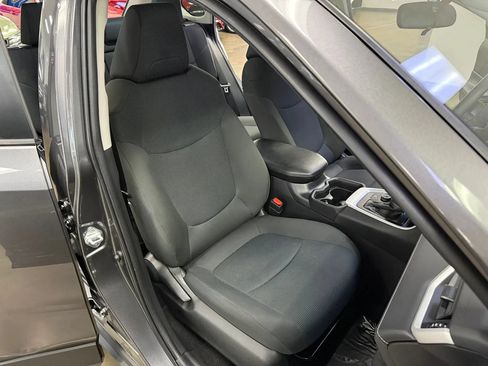 Used 2022 Toyota RAV4 LE AWD/4WD image 10