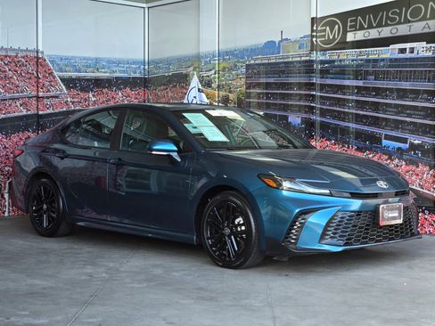 Certified 2025 Toyota Camry SE FWD image 1