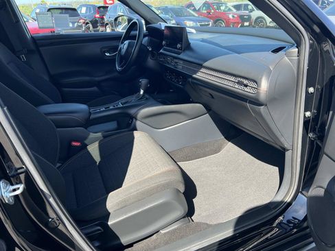 Certified 2025 Honda HR-V Sport image 27