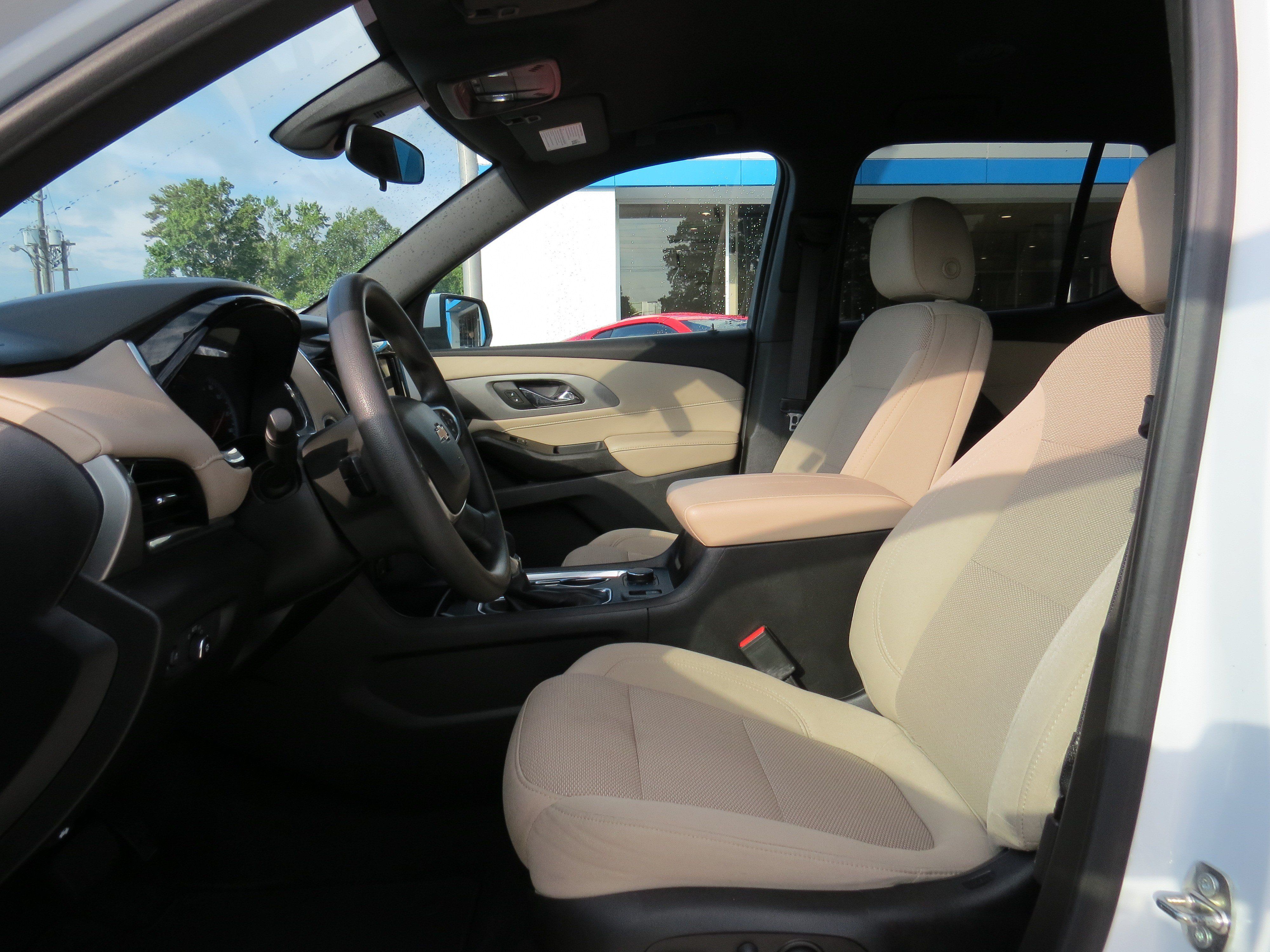 Used 2023 Chevrolet Traverse LS AWD/4WD image 13