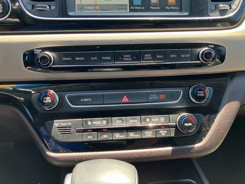 Used 2018 Kia Sedona SX Limited FWD image 17