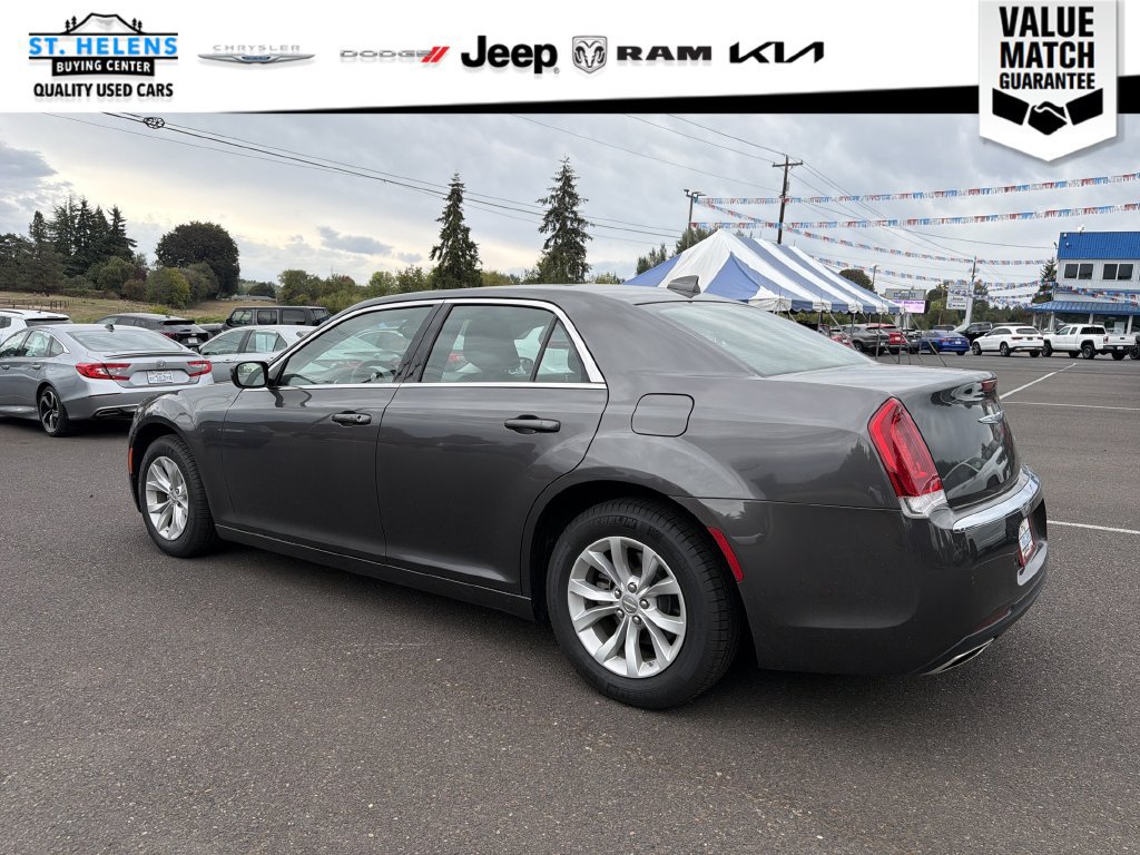 Used 2023 Chrysler 300 Touring w/ Safetytec Plus Group RWD image 4