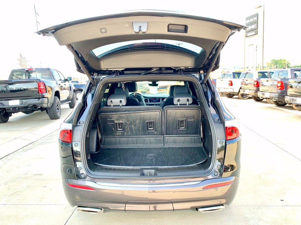 Used 2022 Buick Enclave Premium w/ Experience Buick Package FWD image 23