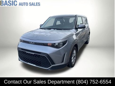 Used 2025 Kia Soul LX w/ LX Technology Package image 2