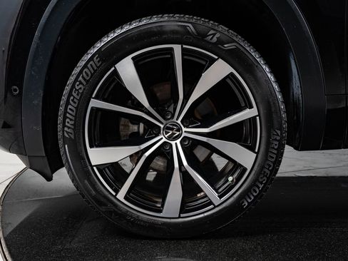 Used 2024 Volkswagen Atlas Cross Sport SEL Premium R-Line AWD/4WD image 13