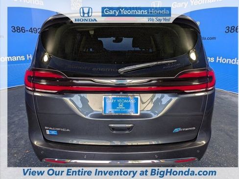 Used 2021 Chrysler Pacifica Touring-L image 5