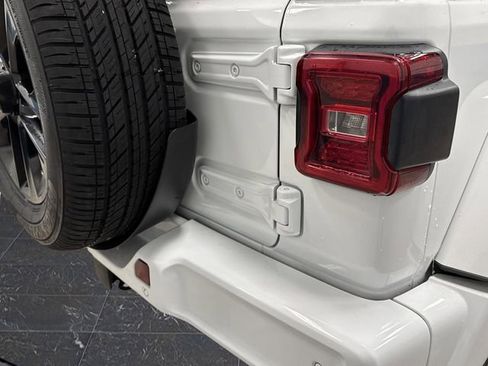 Used 2021 Jeep Wrangler Unlimited Sahara image 33