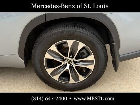 Used 2022 Toyota Highlander XLE FWD image 9