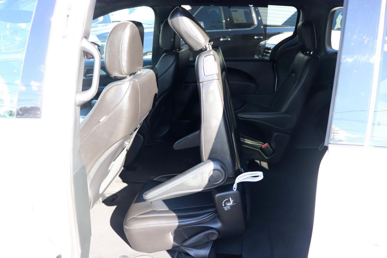 Used 2027 Chrysler Pacifica Select FWD image 27