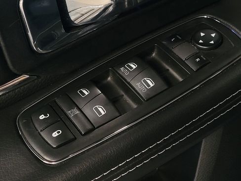 Used 2014 RAM 1500 Laramie RWD image 27