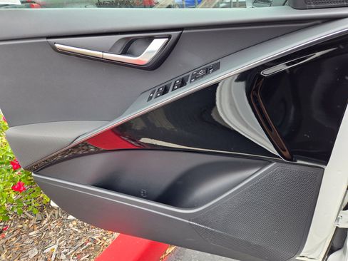 Certified 2023 Kia Niro Wind FWD image 25
