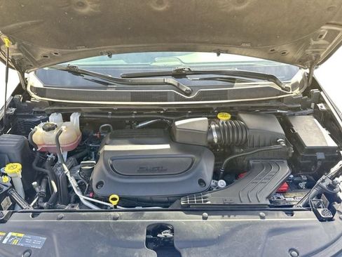Used 2023 Chrysler Pacifica Touring-L FWD image 17